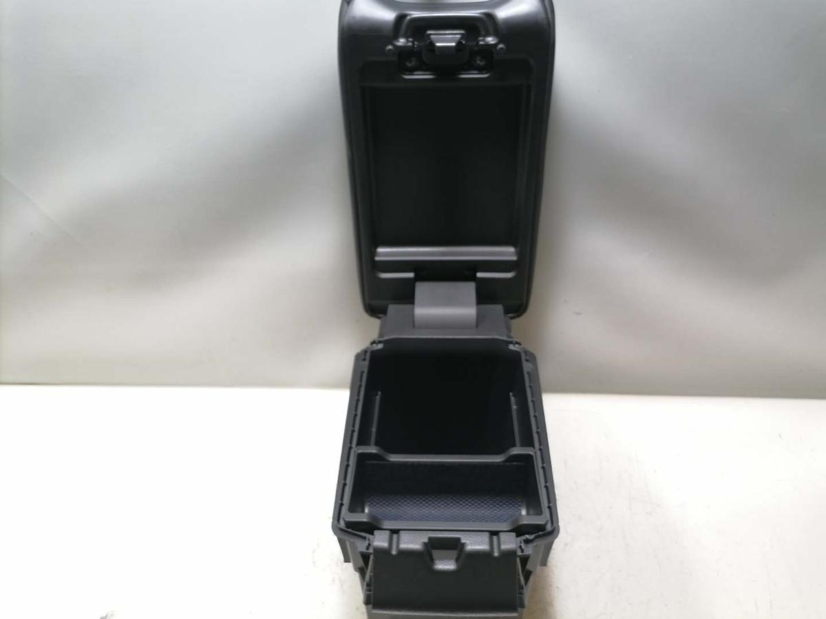 Mitsubishi Eclipse Cross original Mittelarlehen vorn Leder Schwarz Bj.2023